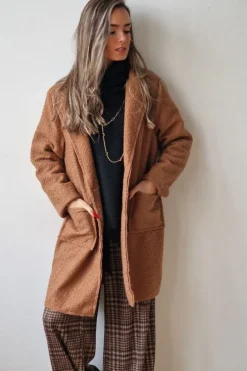 Abrigo de lana rizada camel