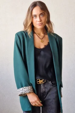 Americana con detalle animal print verde