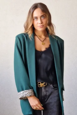 Americana con detalle animal print verde