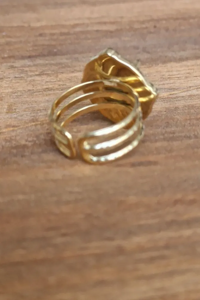 Anillo dorado de acero piedra negra