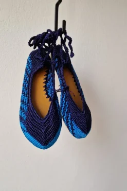 Bailarinas crochet con cinta para atar azul marino y azul