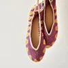 Bailarinas crochet con lazo color lila rematada en beige y mostaza