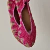 Bailarinas crochet con lazo color fucsia rematada en beige y rosa