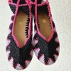 Bailarinas crochet negras con lazo fucsia