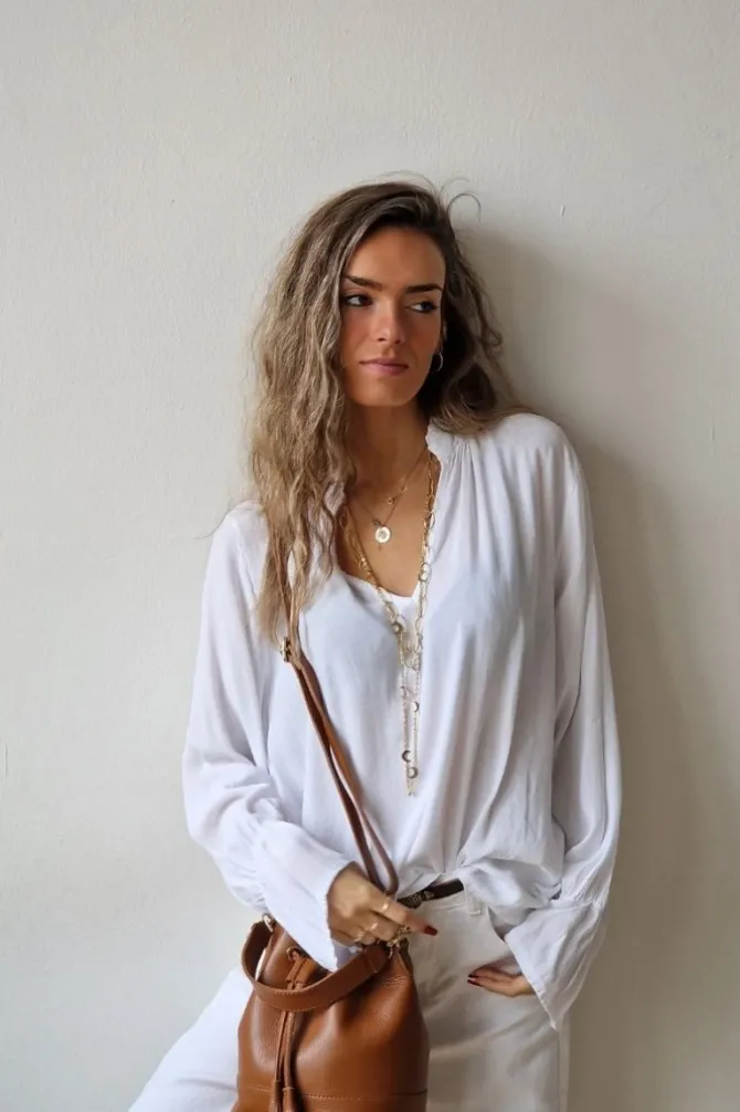 Blusa blanca detalle volante