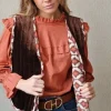 Blusa con volante en el cuello y mangas coral