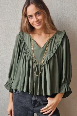 Blusa cuello pico con vuelo verde