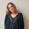 Blusa cuello pico con vuelo negra
