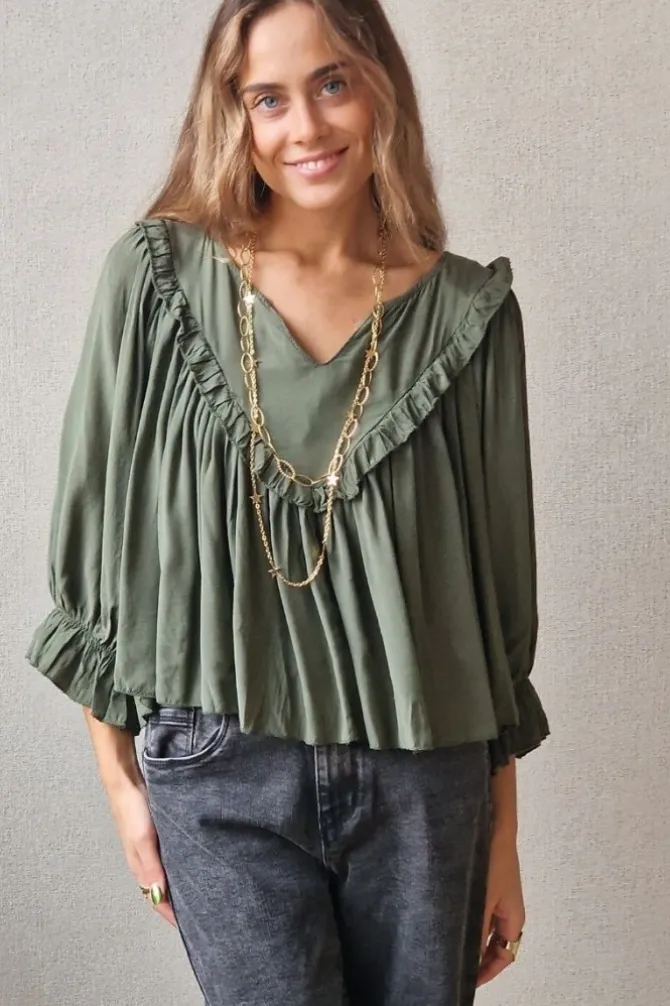 Blusa cuello pico con vuelo verde