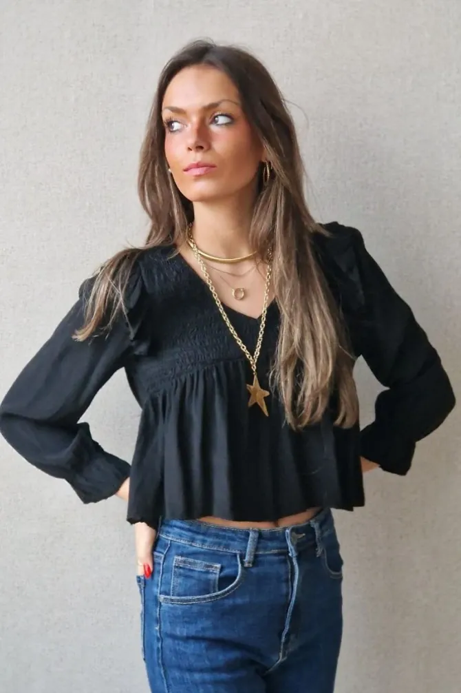 Blusa cuello pico fruncida negra