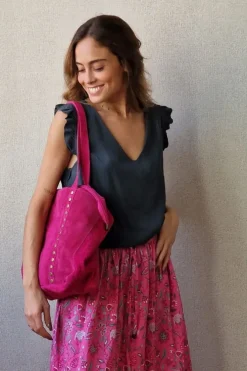 Blusa cuello pico y volante gris oscuro