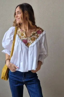 Blusa escote flores