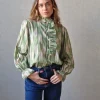 Blusa estampado de rayas y volante verde