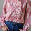 Blusa estampado de rayas y volante rosa