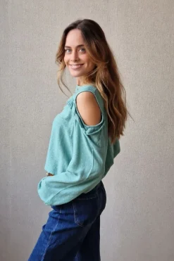 Blusa hombros al aire verde bonito