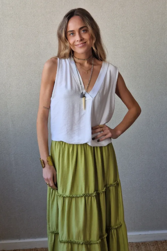 Blusa sin mangas cuello pico blanca