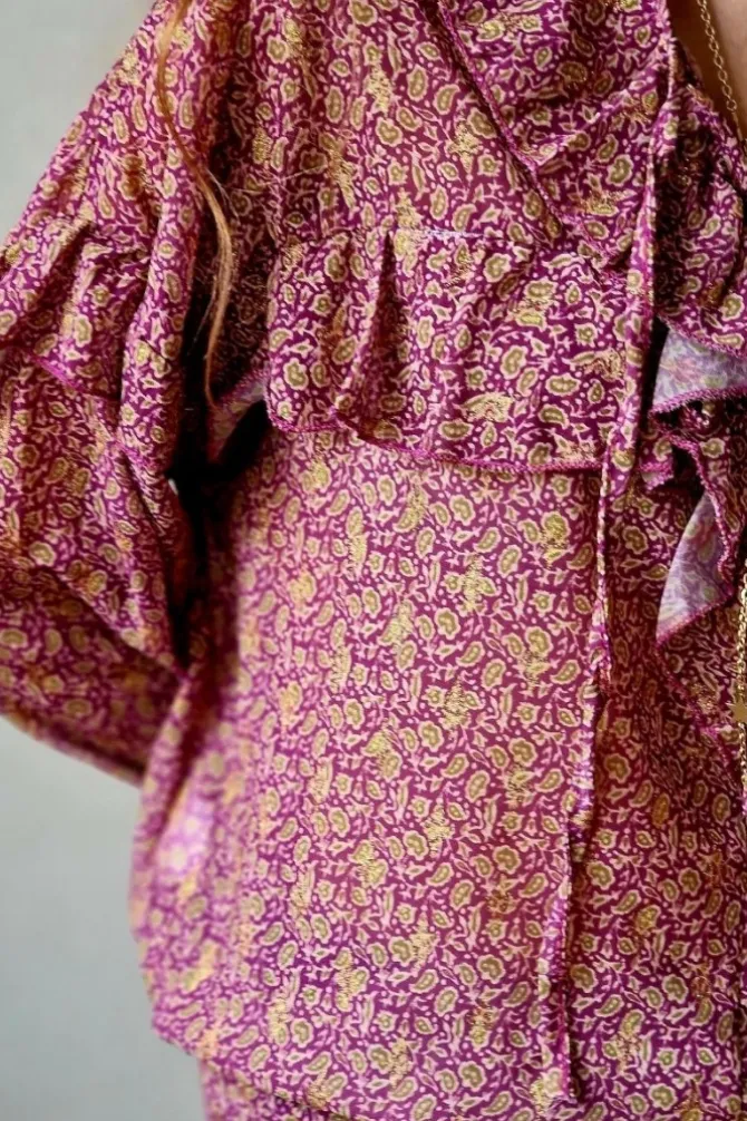 Blusa tipo gasa de flores berenjena
