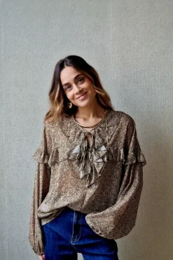Blusa tipo gasa de flores verde militar