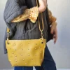 Bolso bandolera tachuelas mostaza