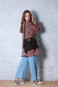 Bolso de ante con flecos negro