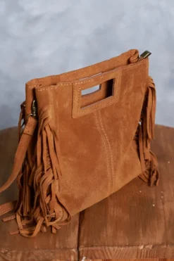 Bolso de ante con flecos camel