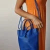 Bolso de piel con cinta para cruzar azul