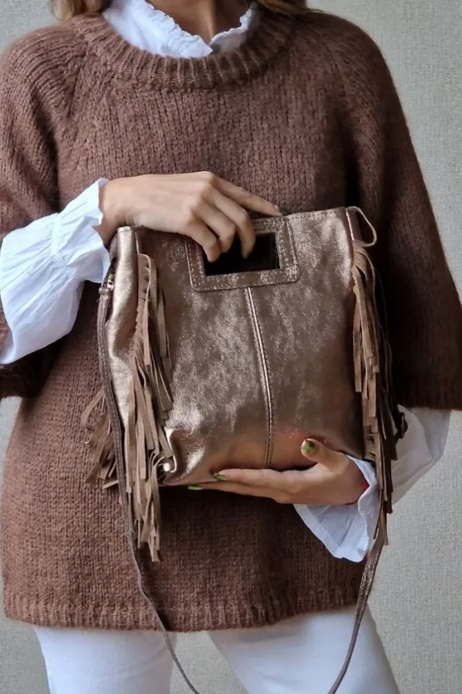 Bolso de piel con flecos cobre metalizado