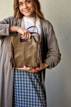 Bolso de piel con flecos topo