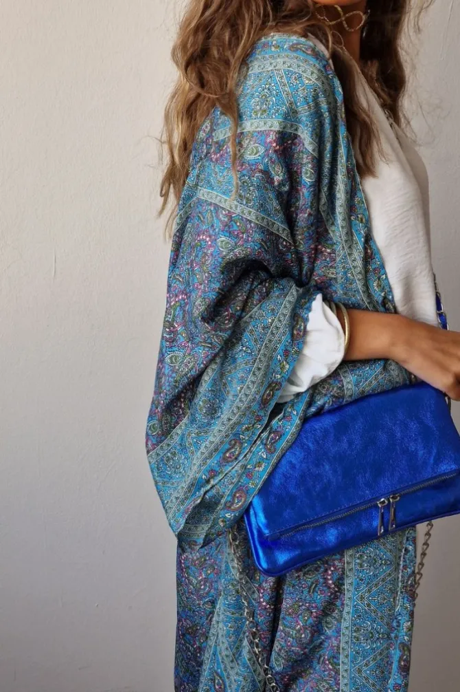 Bolso de piel metalizada con dos cadenas color azul