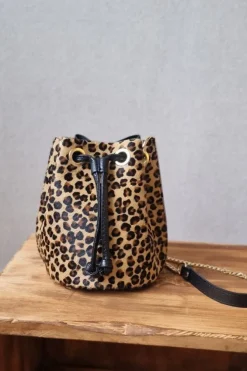 Bolso de piel tipo bombonera animal print