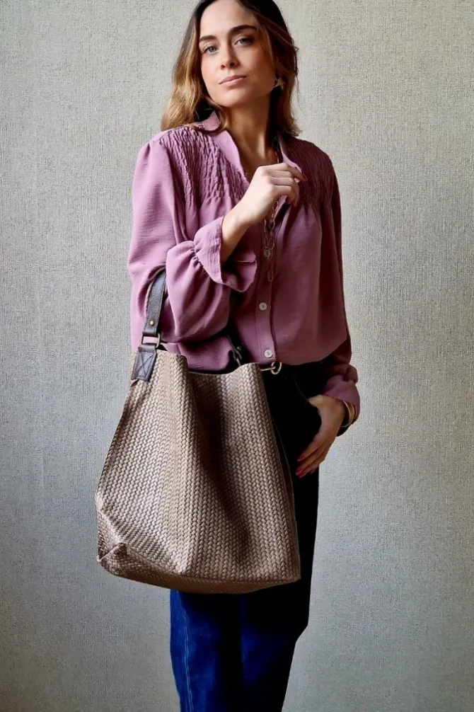 Bolso de piel trenzada topo