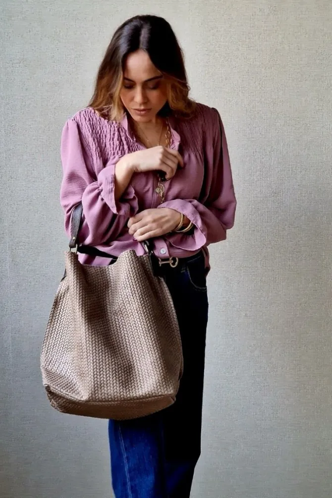 Bolso de piel trenzada topo