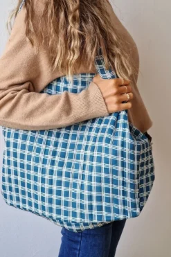 Bolso de tela acolchado con estampado de cuadros