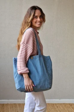 Bolso de tela vaquera clara con opción de personalizarlo