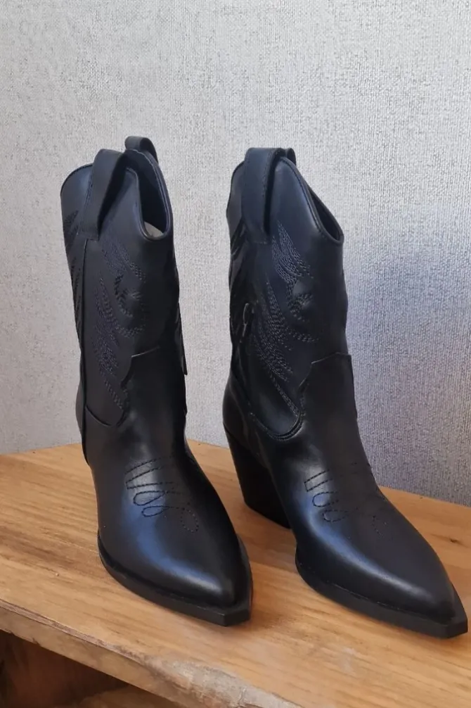 Botines negros tacón cowboy bordados