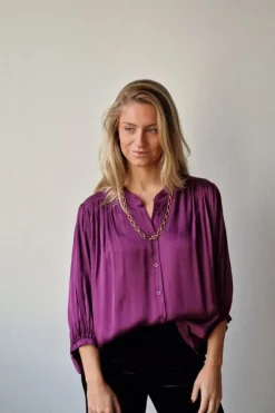 Camisa berenjena de raso