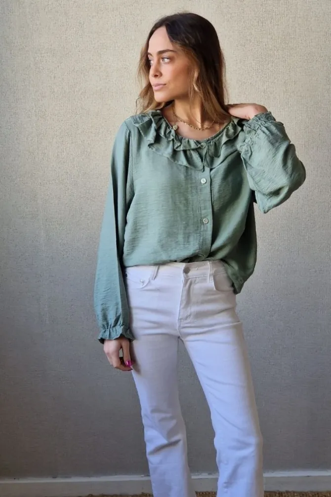 Camisa con dos volantes en el cuello verde