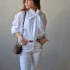 Camisa con lazo blanca