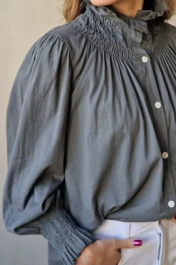 Camisa cuello alto fruncido gris