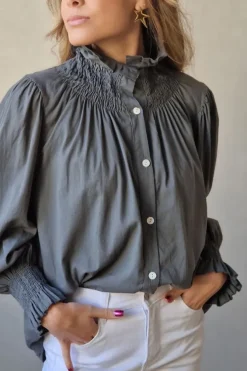 Camisa cuello alto fruncido gris