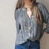 Camisa de bámbula gris con detalles dorados