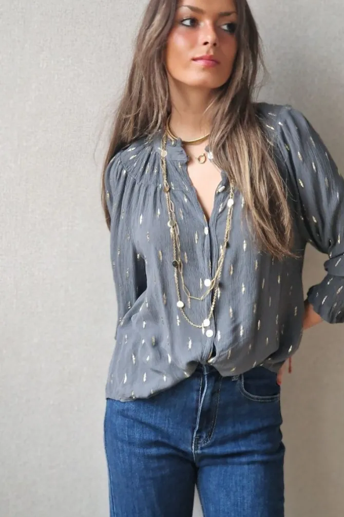 Camisa de bámbula gris con detalles dorados