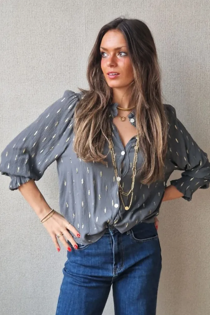 Camisa de bámbula gris con detalles dorados