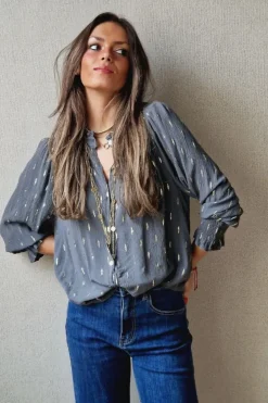 Camisa de bámbula gris con detalles dorados