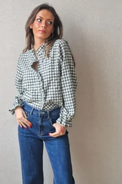 Camisa de mujer de cuadros vichy con volante verde