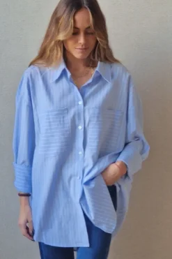 Camisa de rayas con bolsillos
