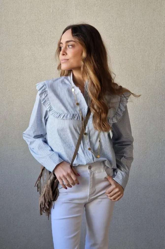 Camisa de rayas pechera volante azul jeans