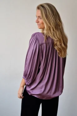 Camisa lila de raso