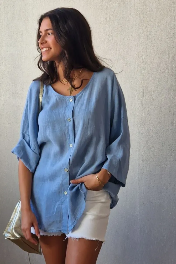 Camisa oversize con manga tres cuartos en color azul