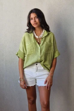 Camisa pistacho tipo lino con bolsillos